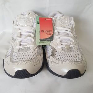 Danskin Now NWT